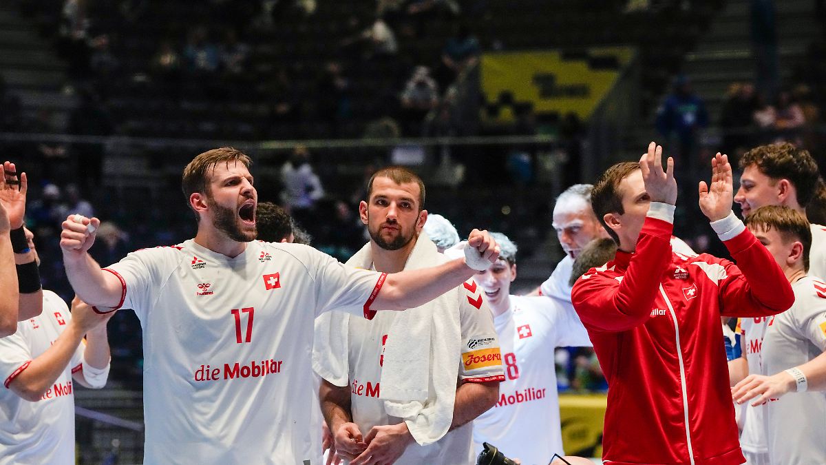 Reicht-irre-Torejagd-Entfesselte-Schweizer-haben-nach-Handball-Drama-wieder-Hoffnung