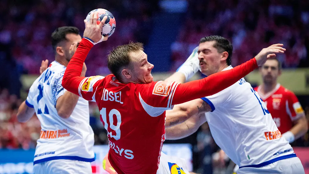 EHF-Handball-European-Championship-EM-Europameisterschaft-Denmark-Portugal-Denmark-s-Mathias-Gidsel-in-action-with-Portugal-s-Salvador-Salvador-during-the-men-s-handball-match-between-Denmark-and-Portugal-in-EHF-Euro-2026-group-B-at-Jyske-Bank-Boxen-in-Herning-on-Tuesday-January-20-2026