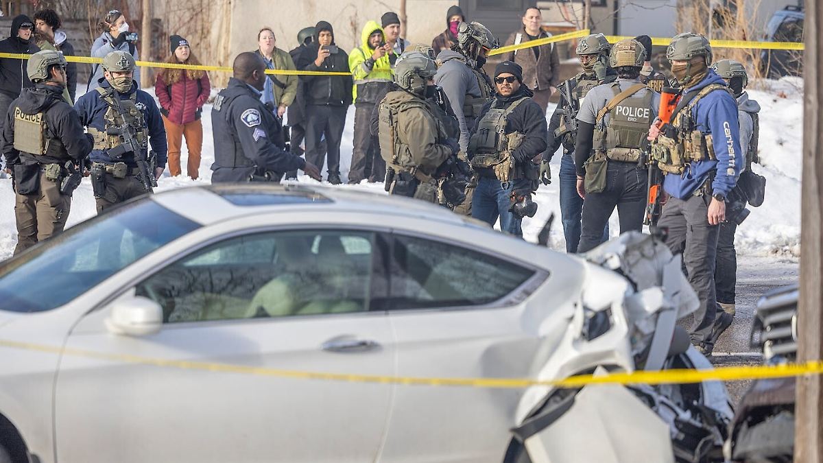 -Eine-Trag-die-Trump-r-umt-Fehler-bei-t-dlichem-ICE-Einsatz-ein