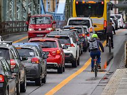 Sachsen: Pendler in Leipzig und Dresden stehen rund fünf Tage im Stau