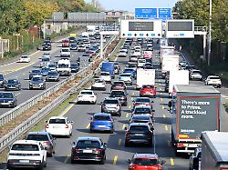 Nordrhein-Westfalen: NRW weiter staugeplagt - Essen und Köln mit hoher Belastung