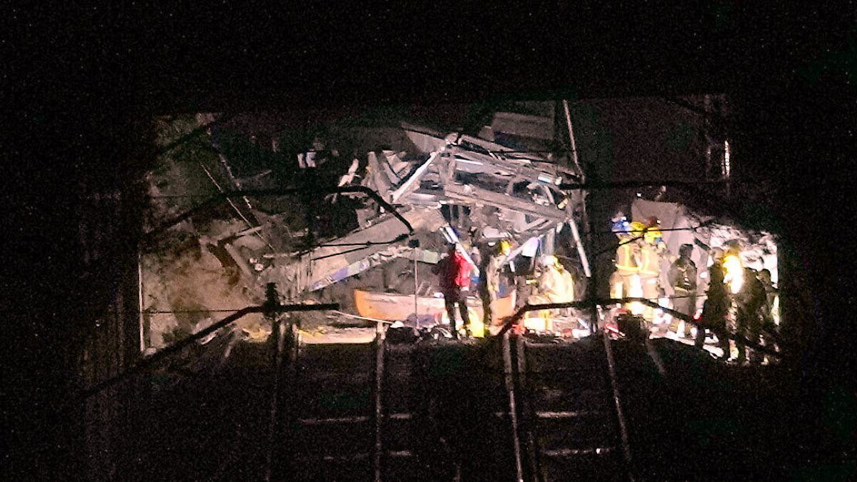 Neues-Zugungl-ck-in-Spanien-Regionalzug-bei-Barcelona-entgleist-ein-Toter-Dutzende-Verletzte