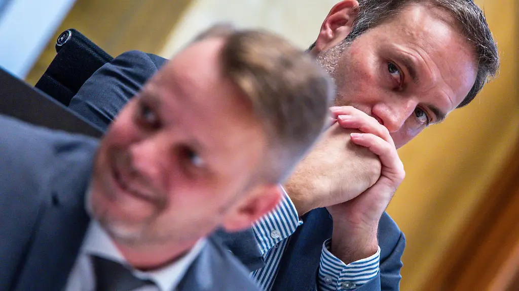 Enrico-Schult-und-Nikolaus-Kramer-wollen-beide-fuer-Listenplatz-1-der-AfD-fuer-die-anstehende-Landtagswahl-in-MV-kandidieren