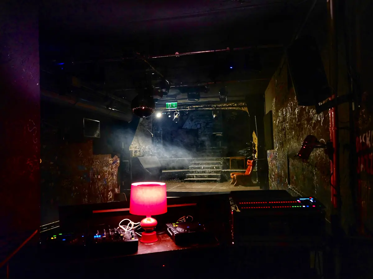 D6EDB3B0-0A96-4AB5-8DB6-F052C99A1EFF