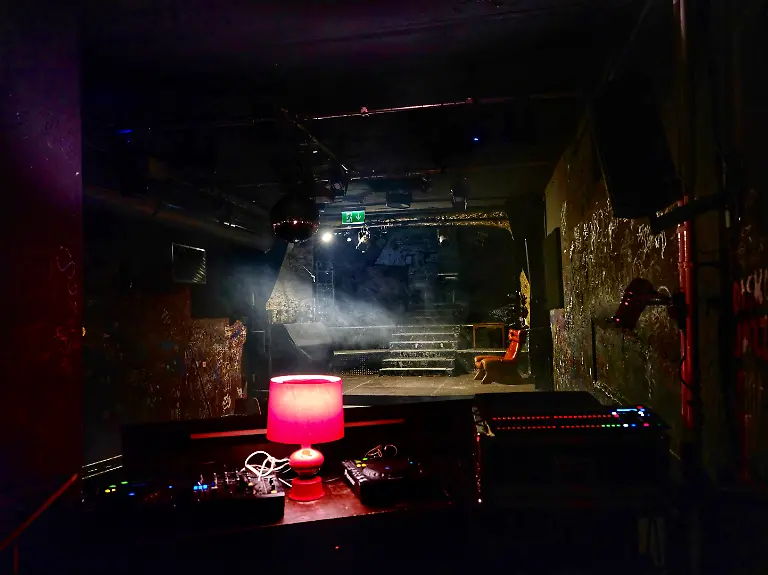 D6EDB3B0-0A96-4AB5-8DB6-F052C99A1EFF