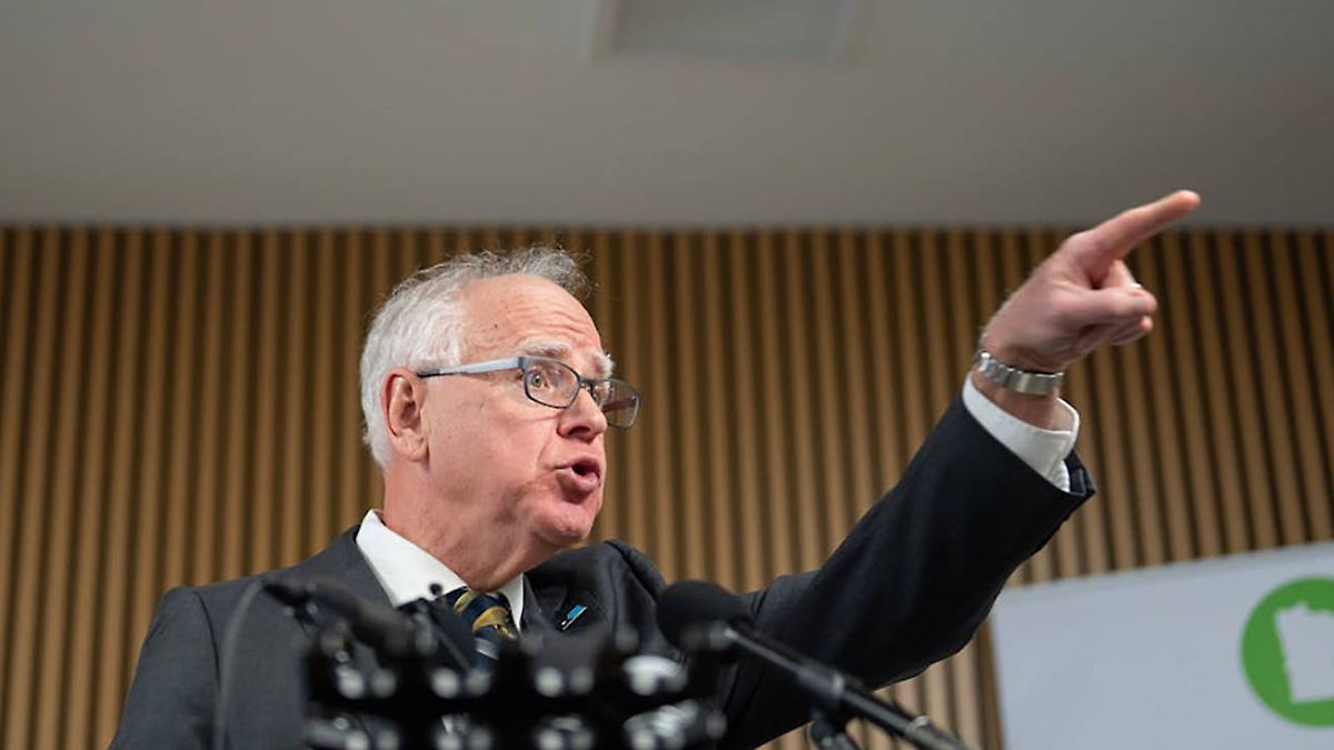 Kritik-an-Einwanderungspolitik-US-Justizministerium-geht-gegen-Tim-Walz-vor