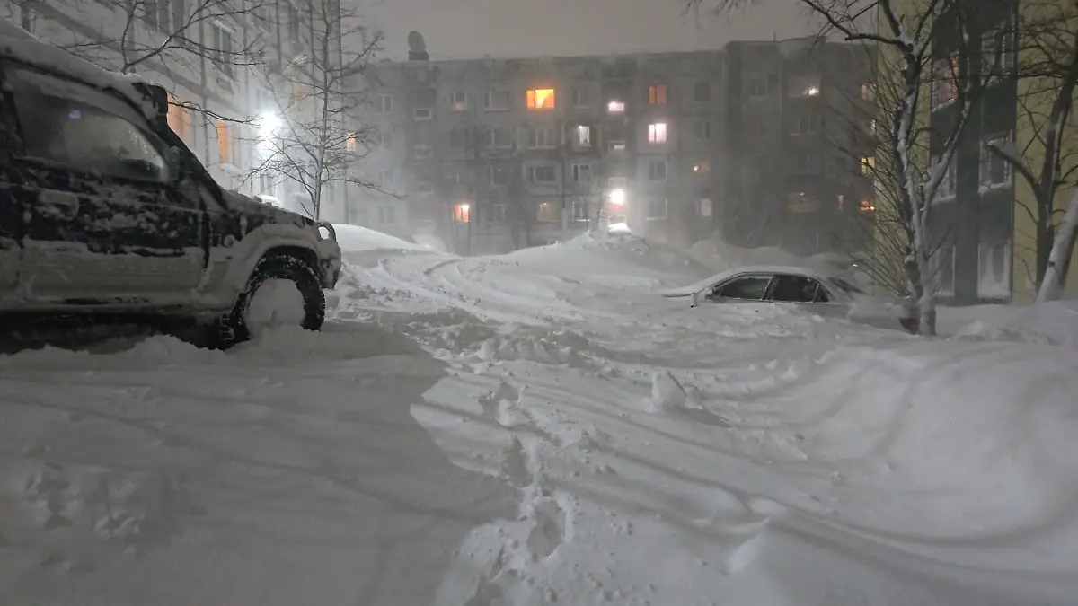 Snow-covers-cars-and-the-lower-floors-of-apartment-blocks-after-an-extreme-snowstorm-hit-the-far-eastern-city-of-Petropavlovsk-Kamchatskiy-Russia-in-this-still-image-from-a-video-taken-January-15-2026