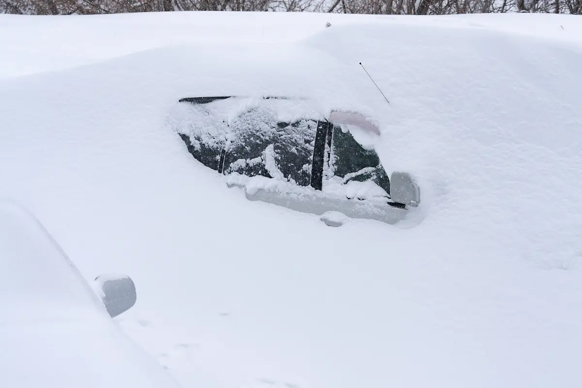 Russia-Weather-9086843-15-01-2026-A-view-shows-a-snow-covered-car-after-a-heavy-snowfall-in-Petropavlovsk-Kamchatsky-Kamchatka-Territory-Russia