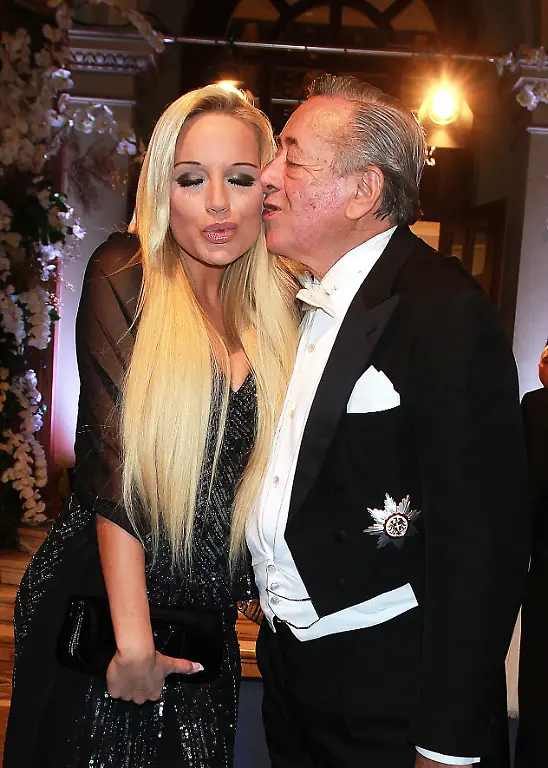 Richard-Lugner-mit-Gina-Lisa-Lohfink-beim-Deutscher-Opernball-2012-in-der-Alten-Oper-in-Frankfurt-Main