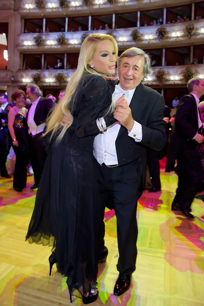 Richard-LUGNER-Gina-Lisa-LOHFINK-beim-Tanzen-56-Wiener-Opernball-in-der-Wiener-Staatsoper-am-16-2