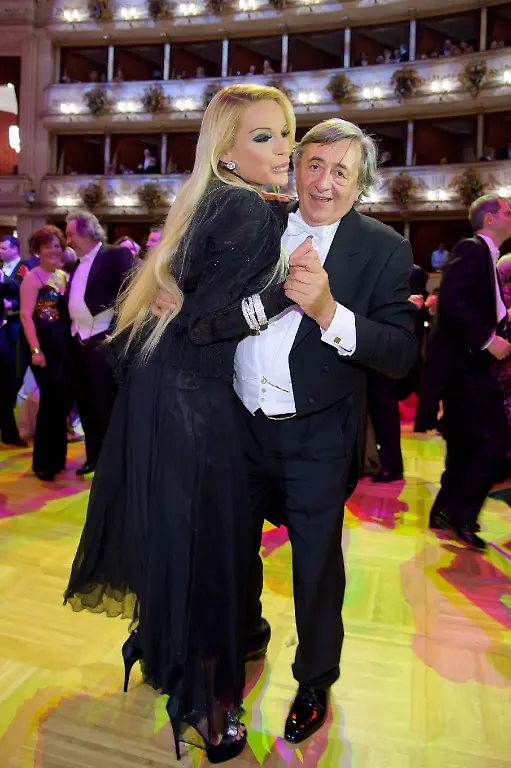 Richard-LUGNER-Gina-Lisa-LOHFINK-beim-Tanzen-56-Wiener-Opernball-in-der-Wiener-Staatsoper-am-16-2