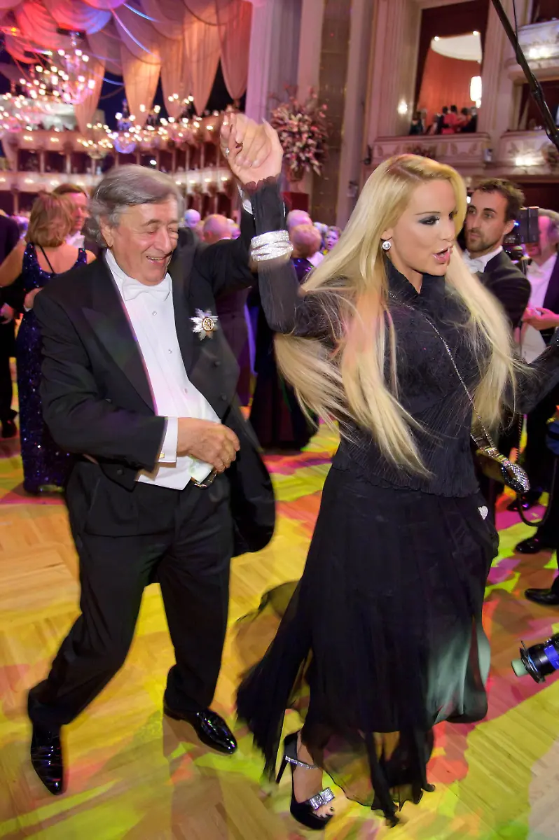 Richard-LUGNER-Gina-Lisa-LOHFINK-beim-Tanzen-56-Wiener-Opernball-in-der-Wiener-Staatsoper-am-16-2