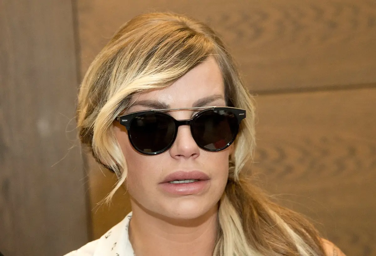 Das-Model-Gina-Lisa-Lohfink-kommt-am-27-06-2016-ins-Amtsgericht-Tiergarten-in-Berlin-Dort-wird-der-Prozess-wegen-Falschaussage-gegen-sie-fortgesetzt-Ihr-wird-laut-Gericht-vorgeworfen-2012-bewusst-wahrheitswidrig-eine-Vergewaltigung-durch-zwei-Maenner-angezeigt-zu-haben