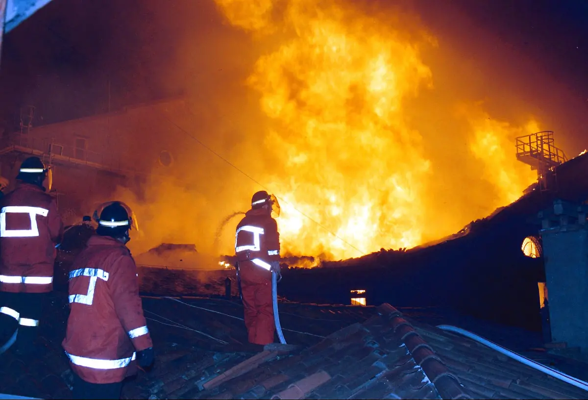 Firefighters-attempt-to-control-the-flames-Monday-night-January-29-1996-which-destroyed-Venice-s-Opera-House-La-Fenice-a-204-year-old-jewel-that-was-one-of-Italy-s-greatest-artistic-institutions-La-Fenice-was-closed-for-repairs-and-was-due-to-reopen-in-March-this-year-with-a-performance-of-Don-Giovanni-and-a-jazz-concert-by-Woody-Allen