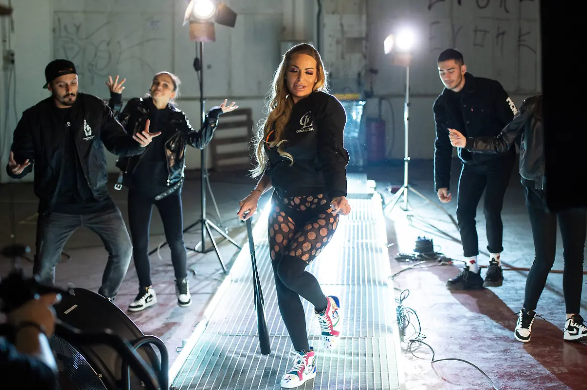 Gina-Lisa-Lohfink-dreht-ein-Musikvideo-23-11-2018-Frankfurt-x1x-Ost-Stern-Gelaende-Hanauer-Landstrasse-121-Gina-Lisa-Lohfink-dreht-ein-Musikvideo-sie-wird-jetzt-Rapperin-Im-Bild-Gina-Lisa