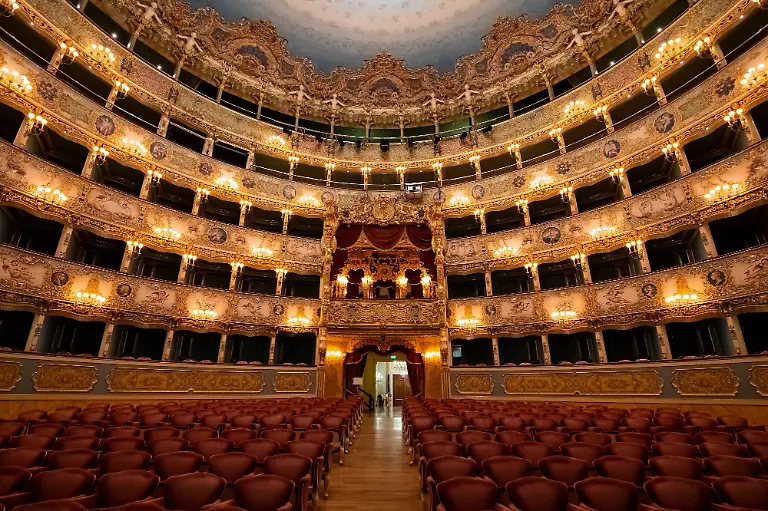 Innenansicht-Theater-Teatro-La-Fenice-Venedig-Venetien-Italien