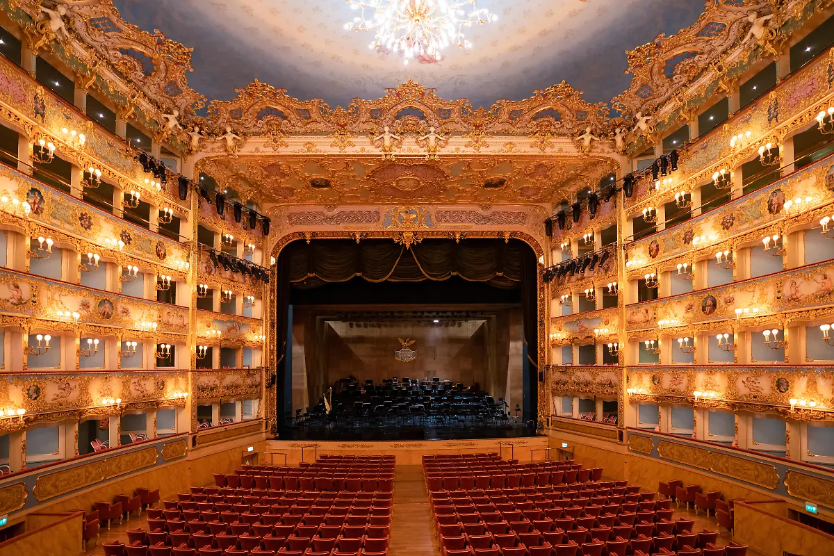 Interior-of-the-Gran-Teatro-La-Fenice-Venezia-Venice-Veneto-Italy-Europe
