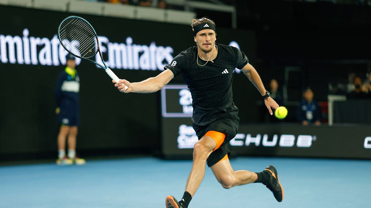 In-vier-S-tzen-in-dritte-Runde-Zverev-ist-trotz-Fu-problemen-weiter-und-extrem-happy-