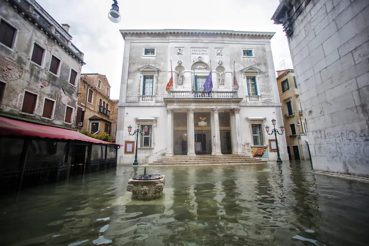 Flood-in-Venice-a-view-of-La-Fenice-theatre-Venice-ITALY-17-11-2019