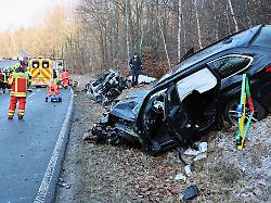 Bayern: Frontalkollision bei Mönchberg - Frau kämpft um ihr Leben