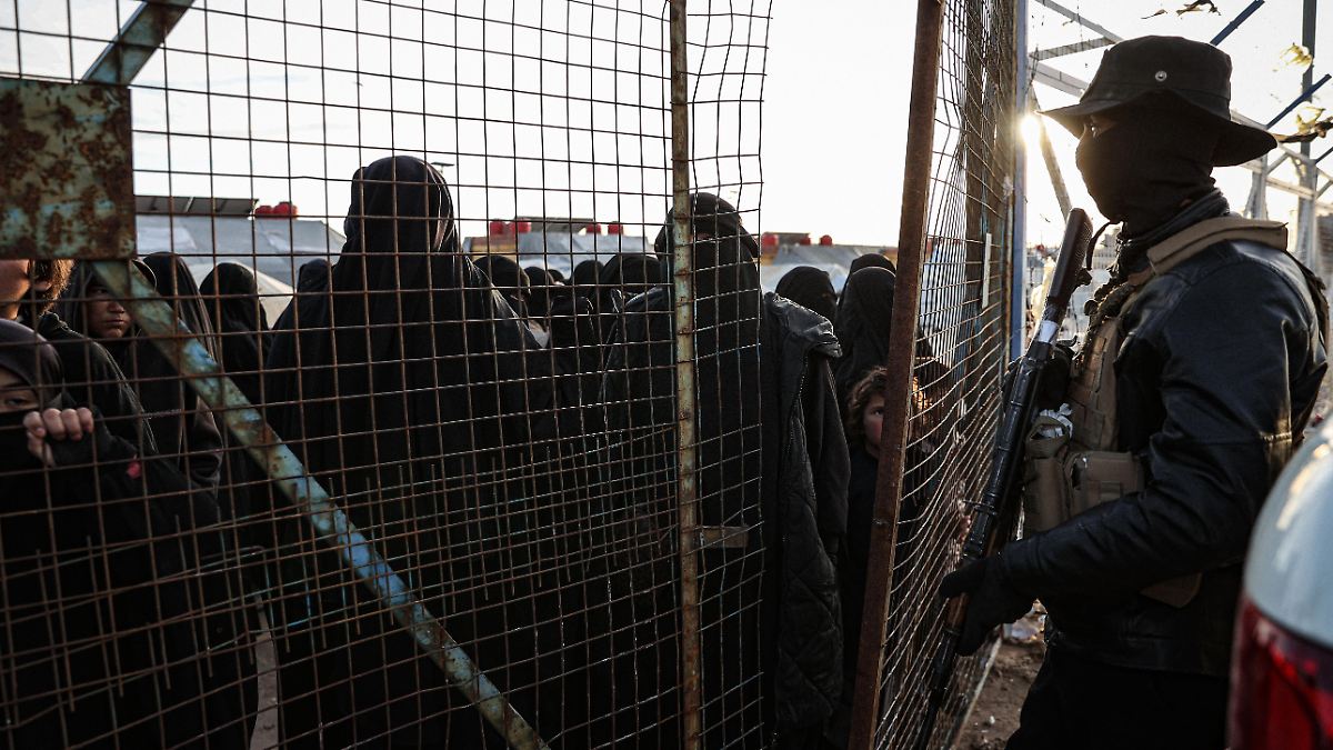 Nach-K-mpfen-in-Syrien-US-Milit-r-will-Tausende-IS-H-ftlinge-in-den-Irak-verlegen