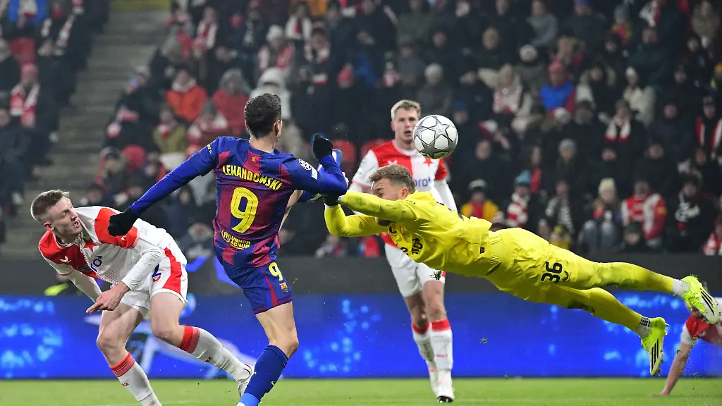 Robert-Lewandowski-of-Barcelona-center-scores-a-goal-during-the-Champions-League-7th-round-match-Slavia-Praha-vs-FC-Barcelona-Barca-in-Pilsen-Czech-Republic-January-21-2026-At-left-Stepan-Chaloupek-of-Slavia-and-at-right-goalkeeper-Jindrich-Stanek-of-Slavia