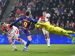 Bilbao dreht, Liverpool siegt: Wilder Barca-Erfolg: Lewandowski trifft in beide Tore