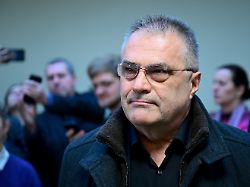 Hilfe nach Attentat in Berlin? : Ex-Verfassungsschützer wegen Spionage für Moskau vor Gericht