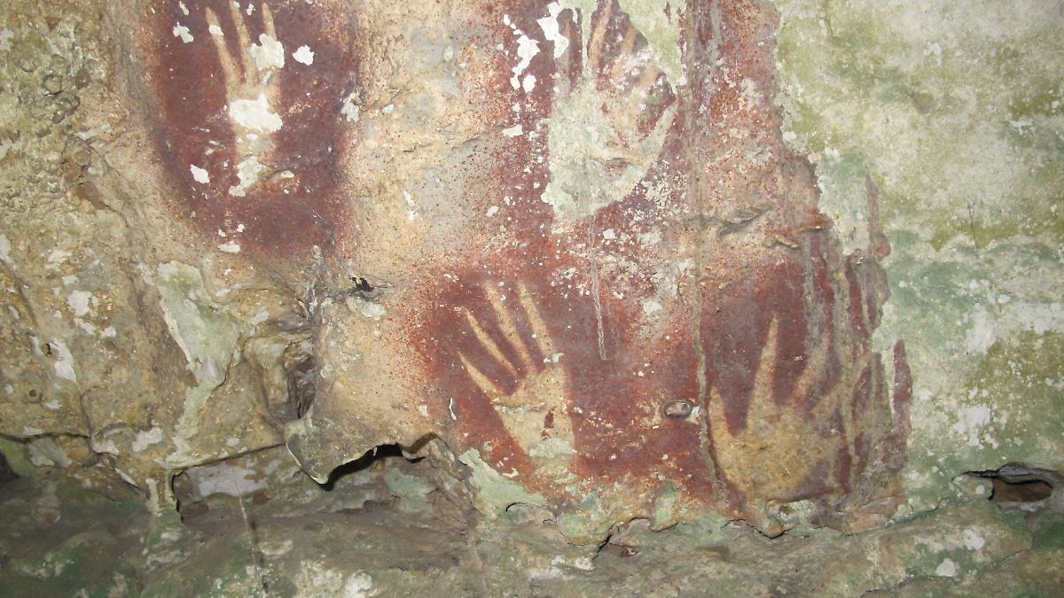 Australien-schon-fr-her-bewohnt-lteste-H-hlenkunst-der-Welt-entdeckt-mysteri-ser-Handabdruck