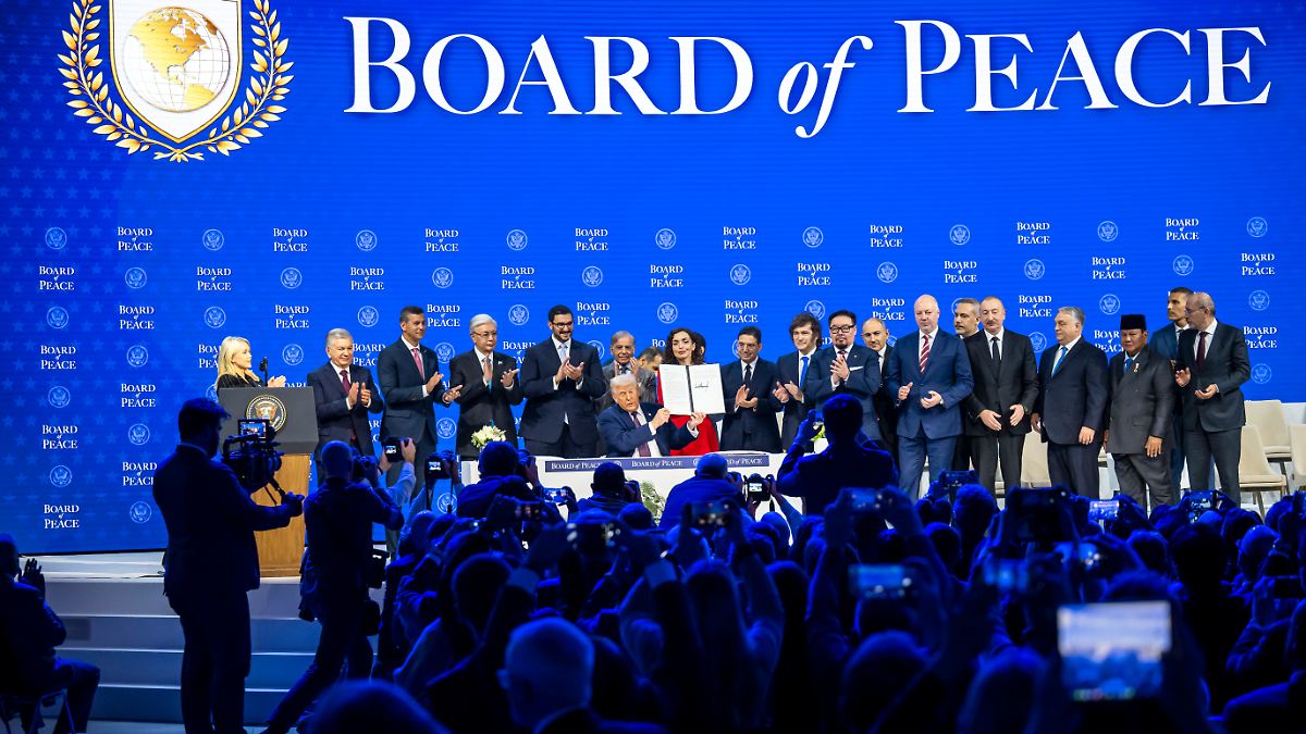 Konkurrenz-zu-den-UN-Trump-unterzeichnet-Dokument-f-r-seinen-Friedensrat