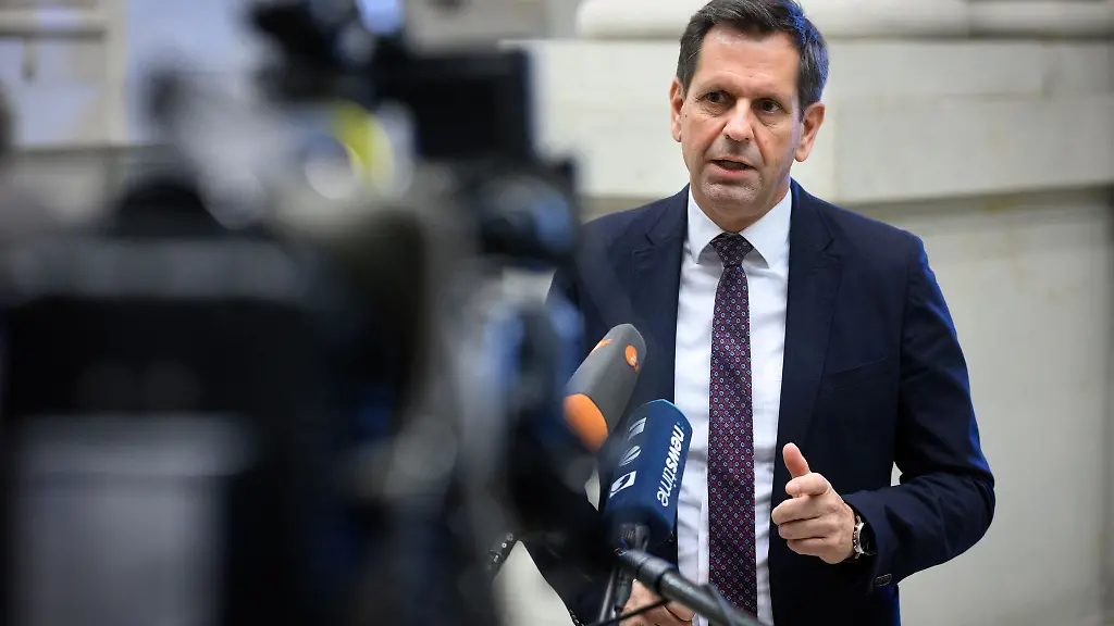 Er-haette-sich-nach-eigenen-Worten-bei-der-knappen-Abstimmung-im-EU-Parlament-eine-andere-Mehrheit-gewuenscht-Ministerpraesident-Lies