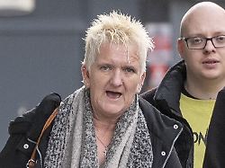 Kopf rasiert und geschlagen: Britin hält Frau 25 Jahre als Haussklavin gefangen