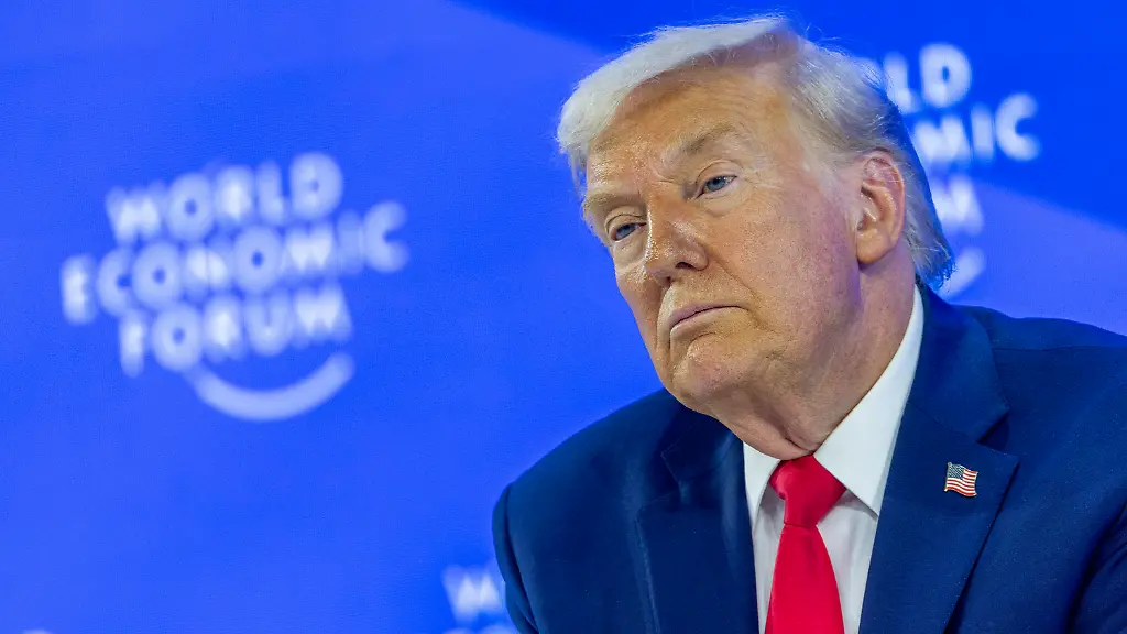 World-Economic-Forum-Annual-Meeting-2026-Special-Address-by-Donald-J-Trump-President-of-the-United-States-of-America-session-with-Borge-Brende-President-and-CEO-World-Economic-Forum-Switzerland-Donald-J-Trump-President-of-the-United-States-of-America-at-the-World-Economic-Forum-Annual-Meeting-2026-in-Davos-Klosters-Switzerland-on-21-1-2026-from-14-30-to-15-15-in-the-Congress-Centre-Congress-Hall-Zone-C-Plenary-special-address-usa