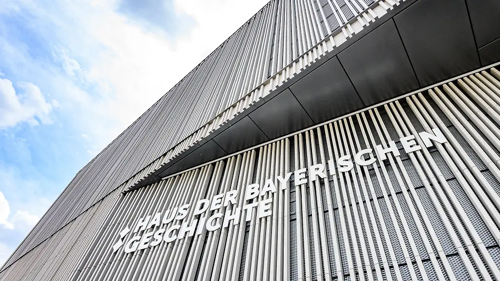 Das-Museum-der-bayerischen-Geschichte-in-Regensburg-zeigt-ab-diesem-Sommer-Hitlers-Aufstieg-an-die-Macht