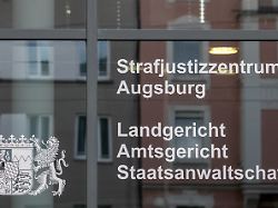 Richterin: "Wir sind schockiert": Mutter, die Tochter zum Missbrauch anbot, muss in Haft
