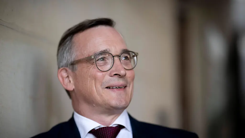 Andreas-Roedder-Buchvorstellung-Der-verlorene-Frieden-DEU-Deutschland-Germany-Berlin-19-09-2024-Portrait-Autor-und-Historiker-Andreas-Roedder-bei-der-Buchvorstellung-vom-Buch-von-Andreas-Roedder-Der-verlorene-Frieden-vom-Beck-Verlag-im-Haus-des-Familienunternehmens-am-19-09