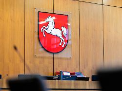 Haftstrafe in Niedersachsen: Gericht verurteilt Justizbeamten wegen Veruntreuung hunderttausender Euro
