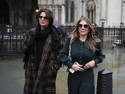 "Am Boden zerstört": Prinz Harry unterstützt Liz Hurley vor Gericht