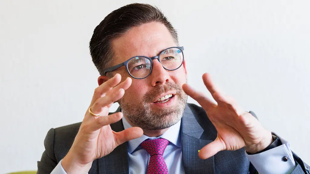 Justizminister-Philipp-Fernis-sieht-keinerlei-Anhaltspunkte-von-einer-nicht-sachgerechten-Milde-der-US-Strafverfolgungsbehoerden