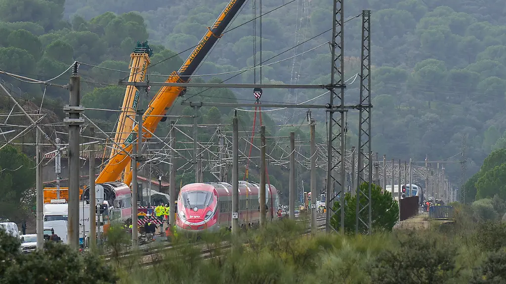 Rescue-work-on-the-train-convoys-in-the-area-of-the-accident-in-Adamuz-Cordoba-On-22-January-2026-Adamuz-CA-rdoba-Andalusia-Spain-the-Guardia-Civil-is-continuing-its-search-on-Thursday-to-locate-two-people-who-were-travelling-in-the-train-wrecks-in-Adamuz-CA-rdoba-a-search-that-is-taking-place-from-the-iron-and-remains-of-the-wrecked-carriages-to-the-areas-around-the-tracks-Sources-familiar-with-the-search-operation-consulted-by-Europa-Press-have-indicated-that-in-the-first-inspection-of-the-trains-both-the-Iryo-and-the-Alvia-it-had-not-been-possible-to-find-these-two-people-who-are-missing-to-complete-the-list-of-the-45-reports-of-missing-persons-Photo-by-Francisco-J-Olmo-Europa-Press-ABACAPRESS