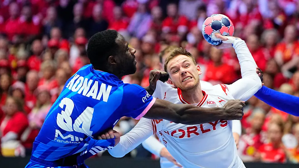 France-s-Karl-Konan-defend-Denmark-s-Mathias-Gidsel-during-the-EHF-Euro-2026-Main-Round-Men-s-European-Handball-Championship-match-between-Denmark-and-France-at-Jyske-Bank-Boxen-in-Herning-Thursday-January-22-2026