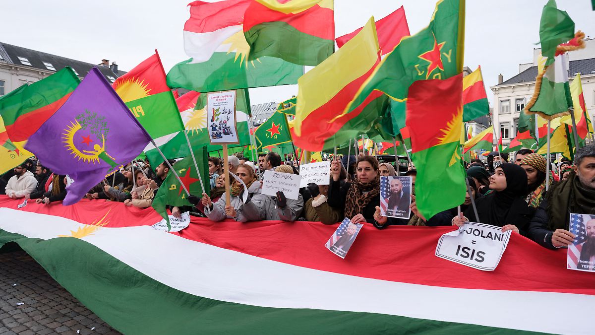 Vier-Tatverd-chtige-festgenommen-Messerangriff-auf-kurdische-Demonstration-in-Belgien-Zwei-Menschen-in-Lebensgefahr