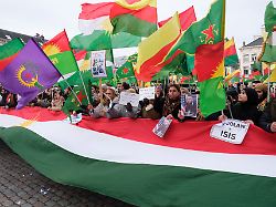 Vier Tatverdächtige festgenommen: Messerangriff auf kurdische Demonstration in Belgien: Zwei Menschen in Lebensgefahr