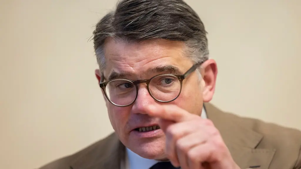 Boris-Rhein-ist-hessischer-Ministerpraesident-und-Chef-der-hessischen-Christdemokraten