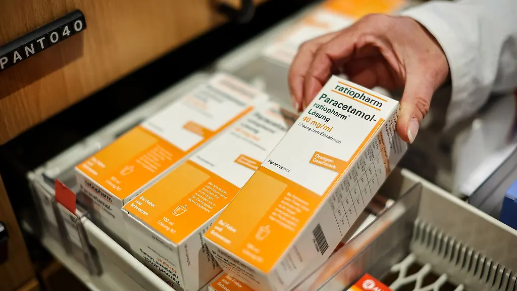 2022-wurden-Fiebersaefte-fuer-Kinder-in-Deutschland-knapp