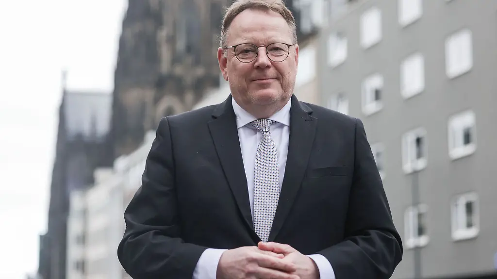 Koelns-Oberbuergermeister-Torsten-Burmester-SPD-wuenscht-sich-eine-moeglichst-hohe-Zustimmung-zu-einer-Olympia-Bewerbung-Nordrhein-Westfalens