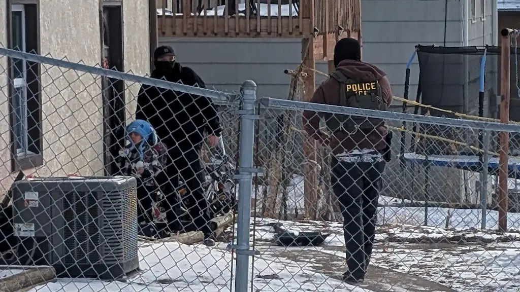 2026-01-22T214535Z_511562760_RC225JALNI4I_RTRMADP_3_USA-TRUMP-MINNESOTA-CHILD