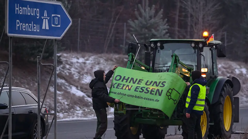 Landwirte-demonstrieren-am-Berliner-Ring