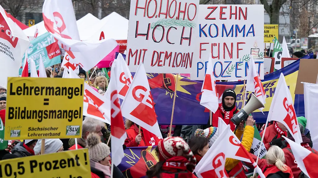 Die-Gewerkschaft-GEW-und-der-Saechsische-Lehrerverband-hatten-zu-Warnstreiks-aufgerufen