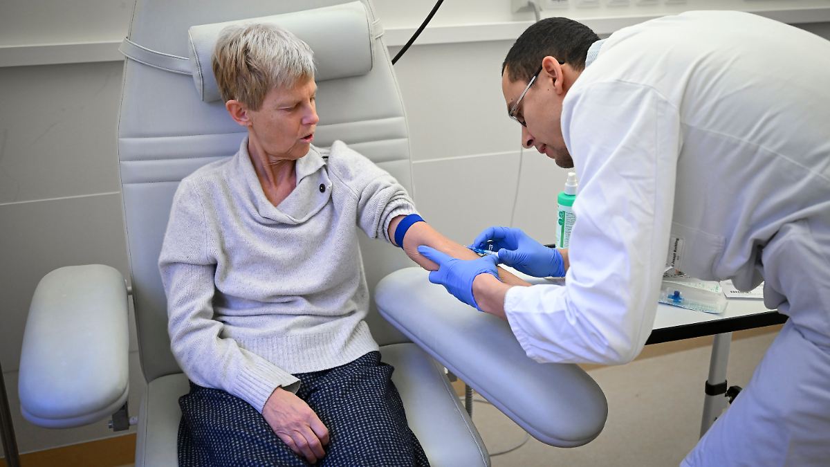 Jung-an-Demenz-erkrankt-Neues-Alzheimer-Medikament-macht-57-J-hriger-Hoffnung